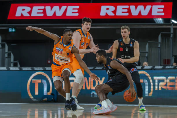 他在对阵巴 他在对阵巴